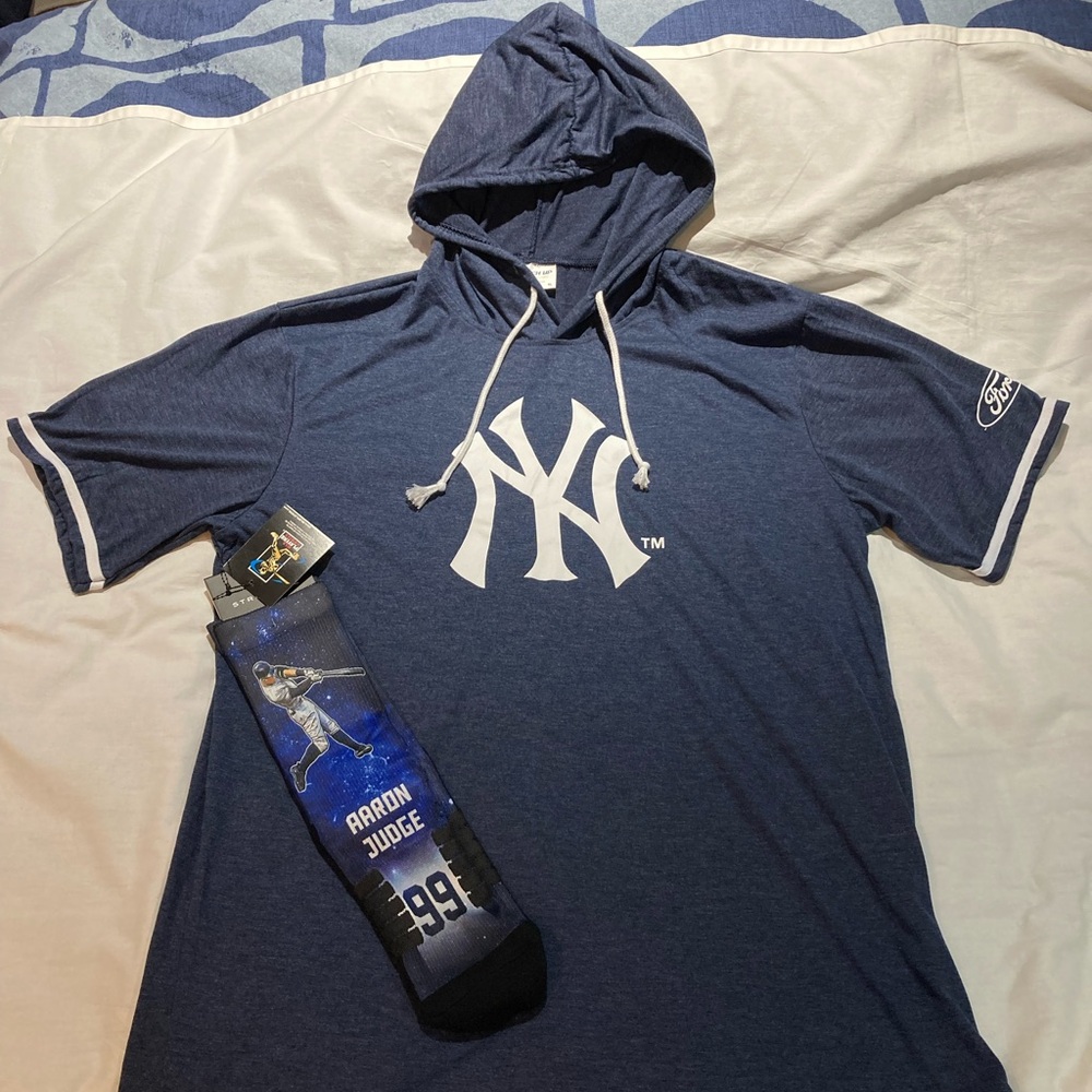 New York Yankees light weight hoodie size XL, + Aaron Judge Socks, NWT!